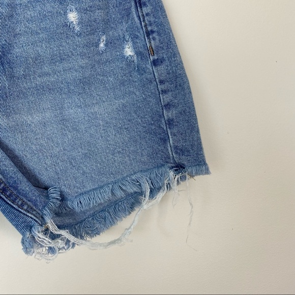 OLD NAVY High Waisted Distressed Boyfriend Jean Shorts Size 0 Frayed Hem - Picture 3 of 7